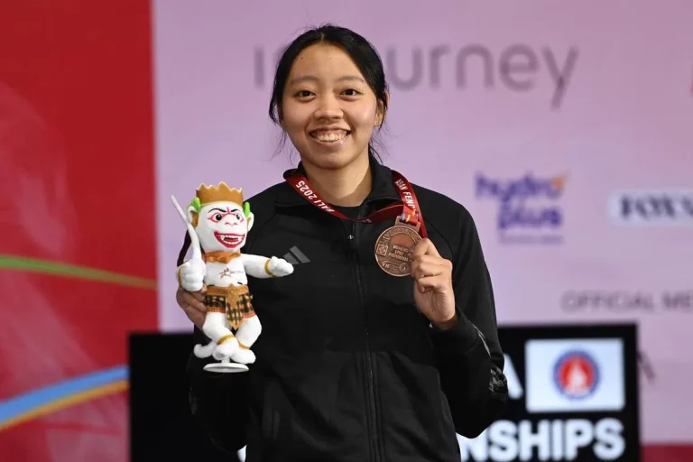 Kiria Tikanah Wins Historic Bronze at Asian Fencing Championships